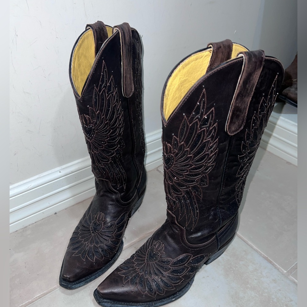 Women’s Chocolate Leather With Black Crystal Inlay Snip Toe Cowboy Boots